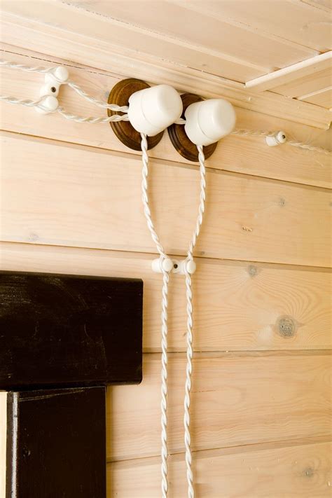 Ретро проводка в деревянном доме | Log homes, Farmhouse lighting ...