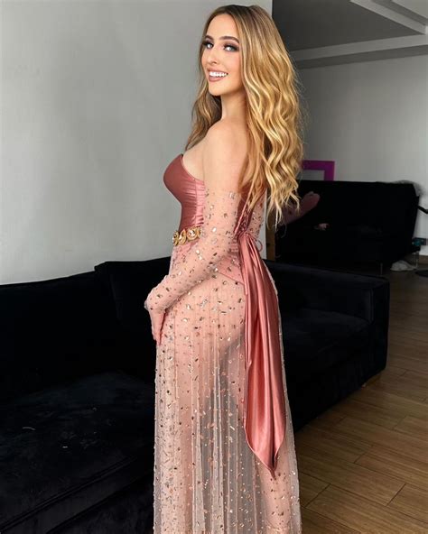 Javier Hernandez | La más guapa del condado @kimmigneaultxox usando un