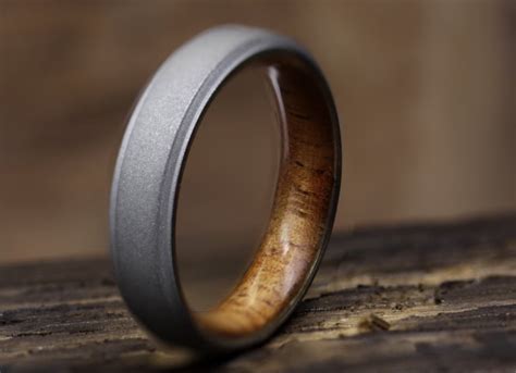 Comparing the Pros and Cons of Tungsten vs. Titanium Rings