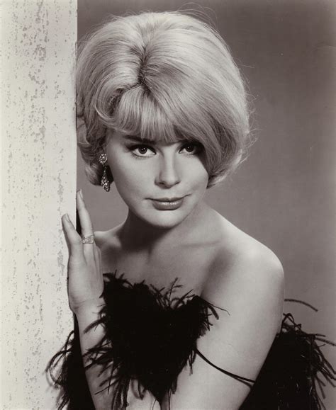 Elke Sommer (1966) : r/ClassicScreenBeauties