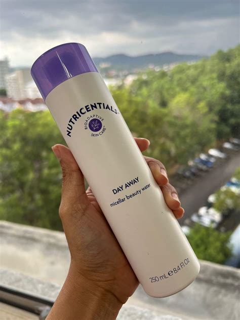 Dung dịch tẩy trang Nutricential DAY AWAY micellar beauty water 250ml ...