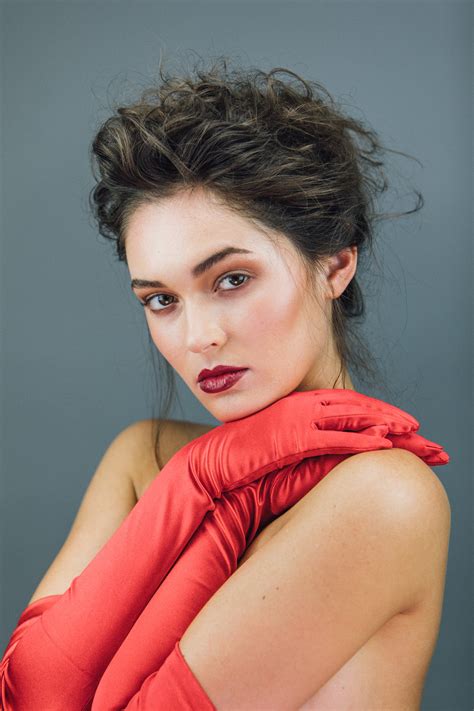 Editorial — The Modern Makeup Artist