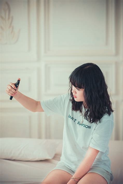 Free photo: Girl, Bedroom, Selfie, Female - Free Image on Pixabay - 1733345