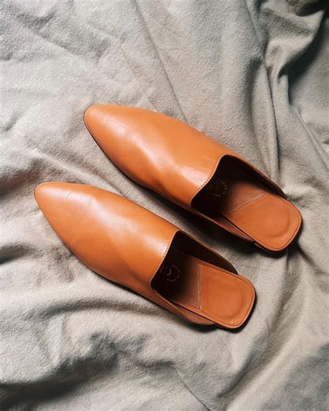 KIRA VINTAGE - Vintage Chanel shoes