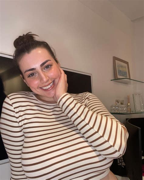 Sierra O. in 2025 | Cam models, The dating divas, Tops designs