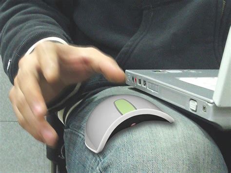 Концептуальная мышка Arc Mouse для неровных поверхностей