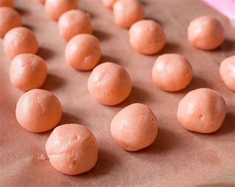 Рецепт розовых трюфелей из белого шоколада с фото пошагово на Вкусном Блоге