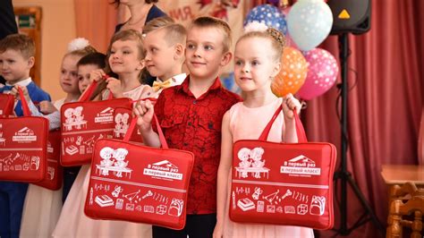 К школе подарки: 13 идей подарков школе от выпускников на долгую память