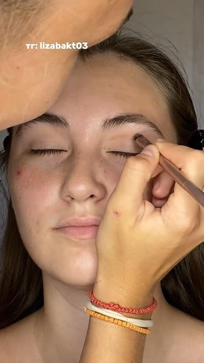 Младшая сестра делает мне макияж 😲 как вам? #makeup #makeuptutorial # ...