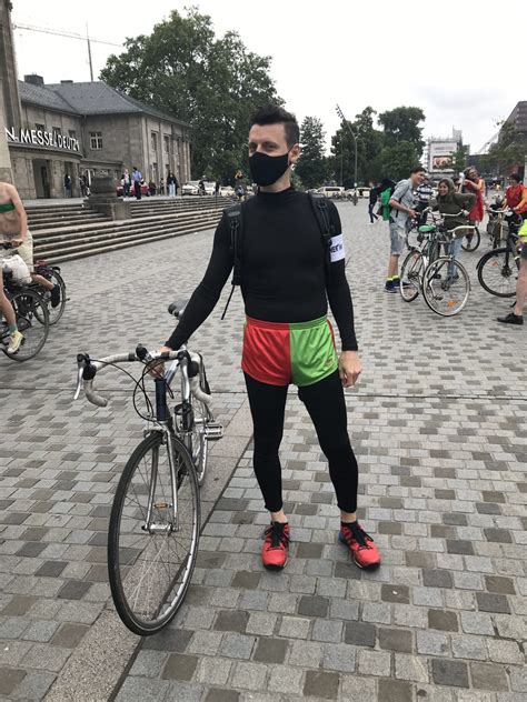 Cologne Naked Bike Ride am 11.9.22, 16:00 Uhr, Schaafenstraße - Radkomm
