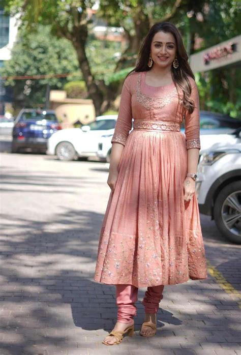 Trisha Krishnan gets papped in peach anarkali at "Ponniyin Selvan-I ...