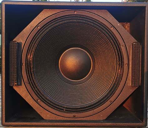 ZB 118 Subwoofer Wetterfest mit B&C 18 NW100 (ähnlich d&b Q-SUB) | 590 ...