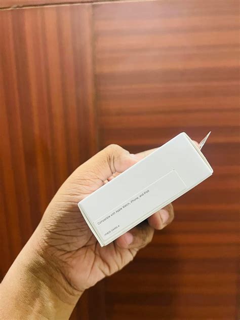 apple  original adapter gadgets  sadi