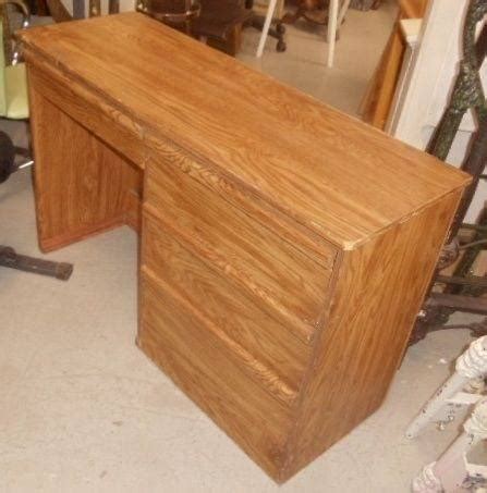 Student Desk: Medium Wood Grain-With Four ... • Psw