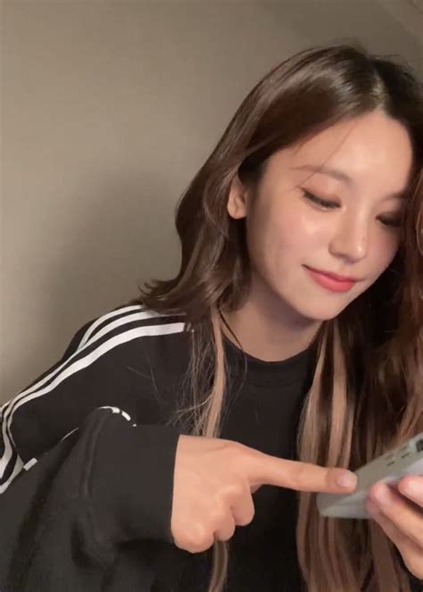 yeji🐺 | Itzy, Icon, Athletic jacket