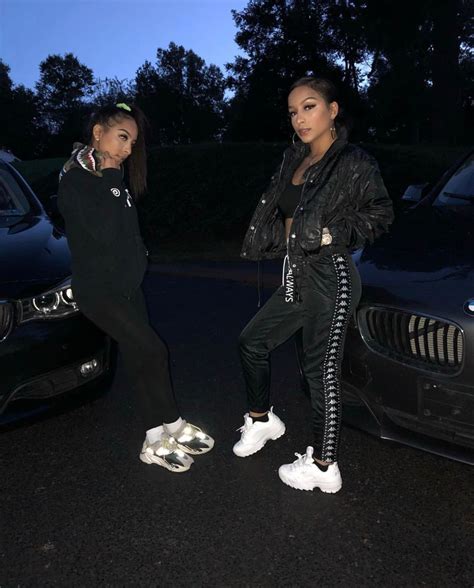 Pin by 𝒫𝓇𝓃𝒸ℯ𝓈𝓈𝒥🦋 on S I A N G I E T W I N S | Siangie twins, Matching