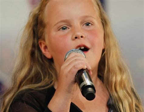 10-vuotias Iina Kangasharju Talent-finaaliin