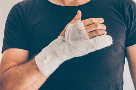 types  hand injuries  hand specialists   sports