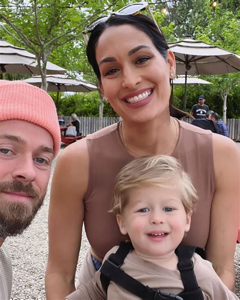 Nikki Bella chose wedding dress 30 minutes before marrying Artem