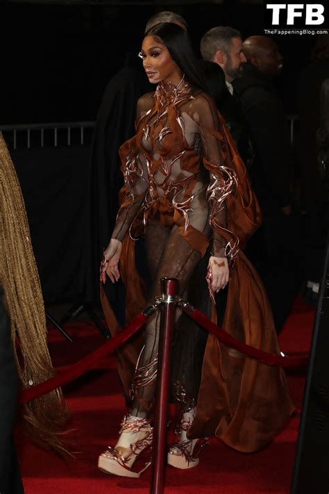 Winnie Harlow Displays Her Unique Skin at the 2022 Fashion Awards in