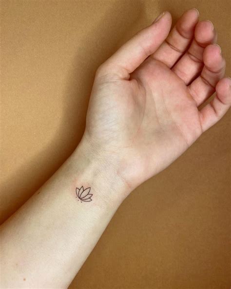 21+ Beautiful and Trendy Wrist Tattoos for Women - Tikli