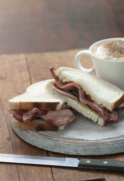 Bacon sandwich | Great british food, British food, Bacon sandwich