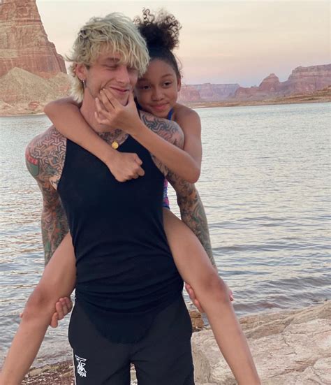 machine gun kelly age girlfriend - Edris Eaves