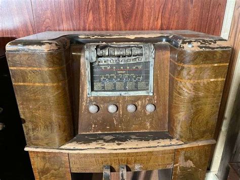 Crosley Tube Radio - Prime Time Auctions, Inc.