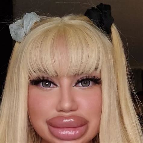 MoxieFair on Instagram: "ppl are obsessed with me lol" | Губы, Женщина