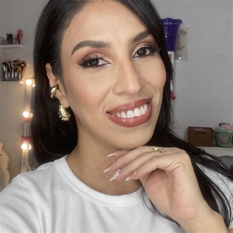 Joselyn's Beauty - Sin delineador en glitter o con delineado? 🤔💜 me