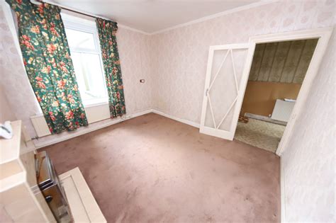 Investment Opportunity: Bay Fronted Terrace in Need of Modernisation ...