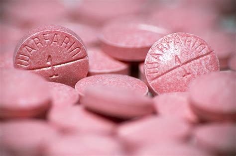 Thuốc Warfarin chống đông máu: Liều dùng và thận trọng