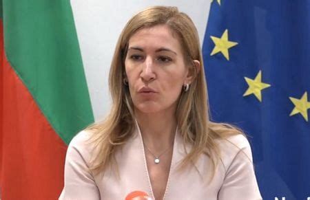 Ангелкова свика спешна среща за фалита на Астрал Холидейз
