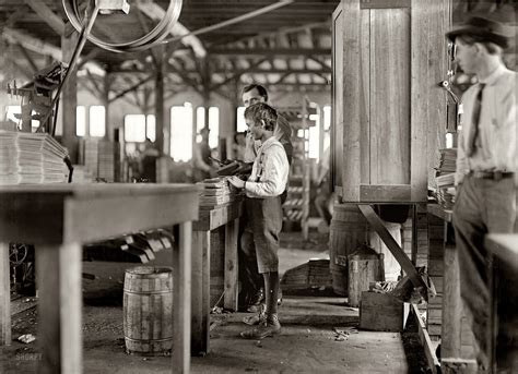 Shorpy Historic Picture Archive :: Cigar Box Boy: 1909 high-resolution ...