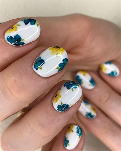 25 Floral Nail Designs That Are On-Trend for 2021 | Who What Wear