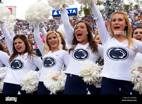 Penn state cheerleaders hi-res stock photography and images - Alamy