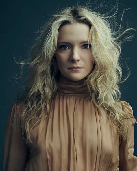 MORFYDD CLARK for Elle Magazine, Italy October 2022 – HawtCelebs