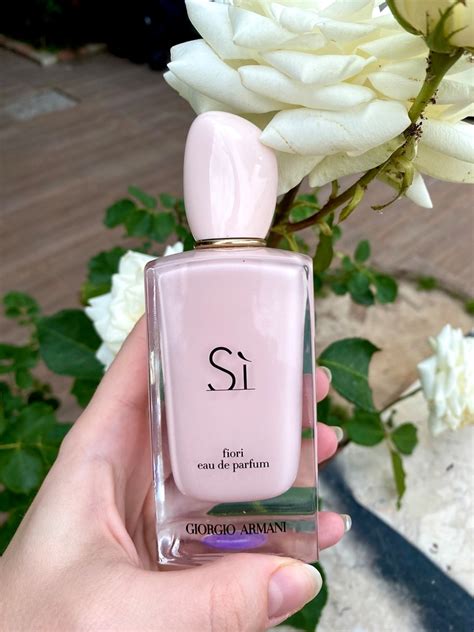 Самый невестоШный аромат из линейки Си от Giorgio Armani Si Fiori EDP ...