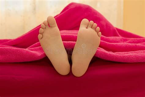 Подошвы ног стоковое фото. изображение насчитывающей ребенок - 35333600