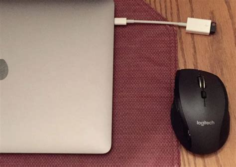 how to connect a mouse to macbook