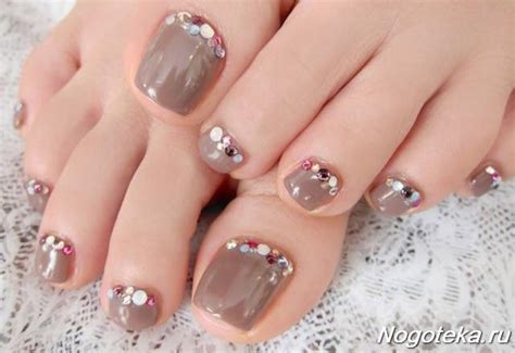 Бежевый педикюр | ペディ, ネイルのアイデア, つま先ネイルデザイン