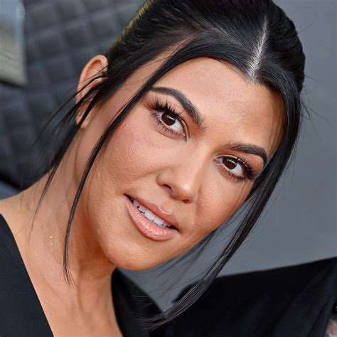 Kourtney Kardashian e Travis Barker: tutti i dettagli dei loro tre