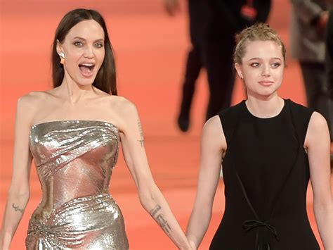 Filha De Brad Pitt E Angelina Jolie - Angelina Jolli and Brad Pitt's daughter Shiloh shows off her new ...