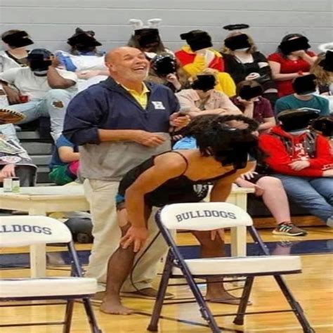 स्कूल असेम्ब्ली में बच्चियों ने टीचर्स की गोद में बैठ किया अश्लील डांस