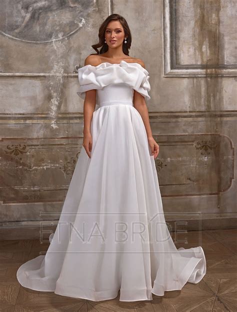Свадебное платье купить в Москве недорого - свадебный салон Etna Bride
