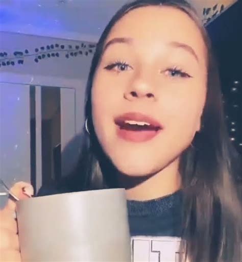 сама воду пееейй!. а я пью чаий - YouTube