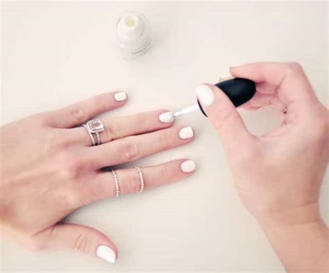 Summer Trend: White Nails | Le Freaks