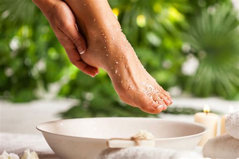 Esfoliação Para Os Pés - 4 esfoliantes caseiros para os pés (e como preparar) - Tua Saúde