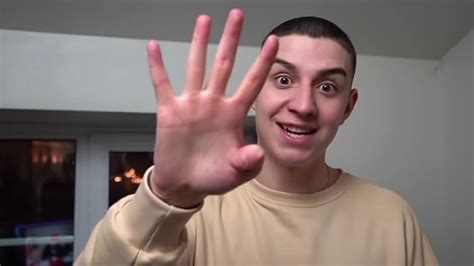 СКОЛЬКО СТОИТ ТЕХНИКА В ОФИСЕ ВЛАДА А4! - YouTube