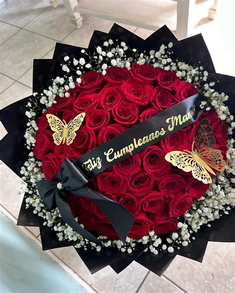 @bouquetsbymauryy | Red and white 🤍 #explore #explorepage #eternalroses